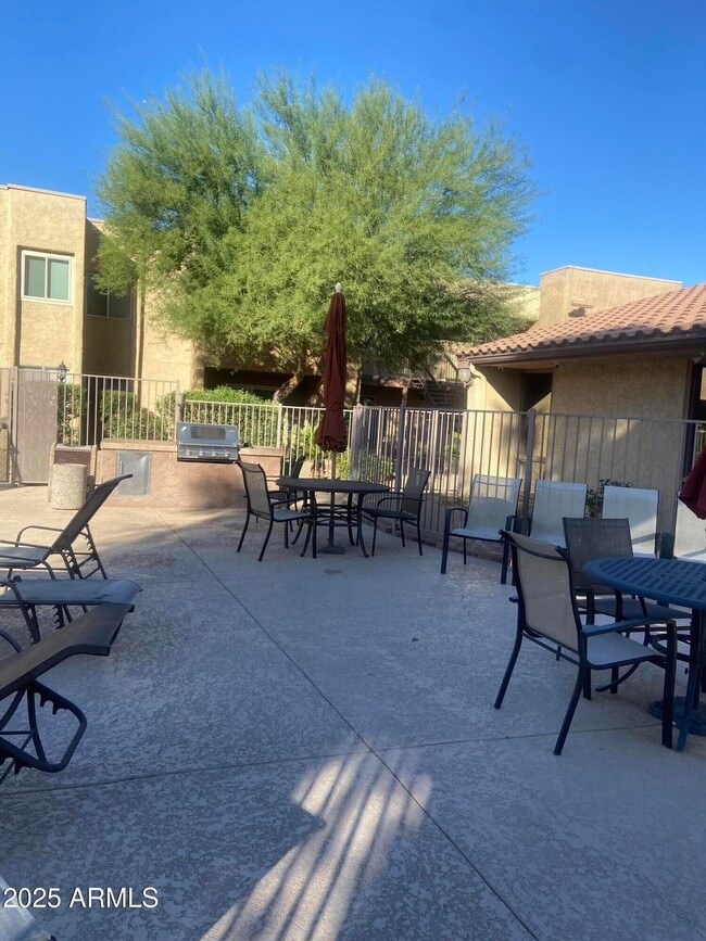 Building Photo - 5877 N Granite Reef Rd