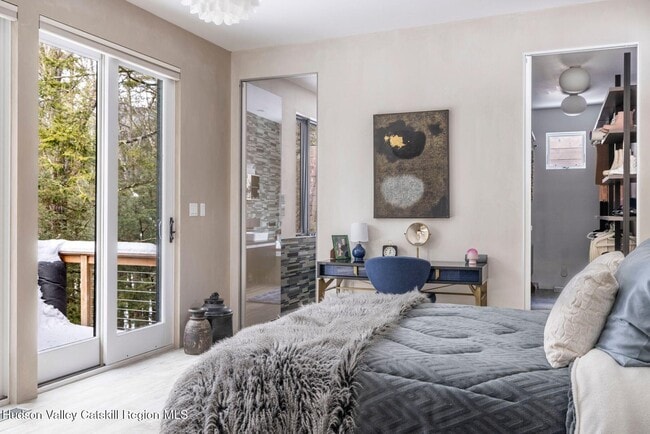 Building Photo - 70 Raybrook Dr