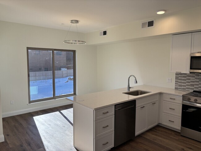 Building Photo - 156 Alpine Ln