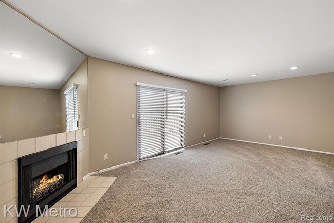 Building Photo - 5652 Drake Hollow Dr E