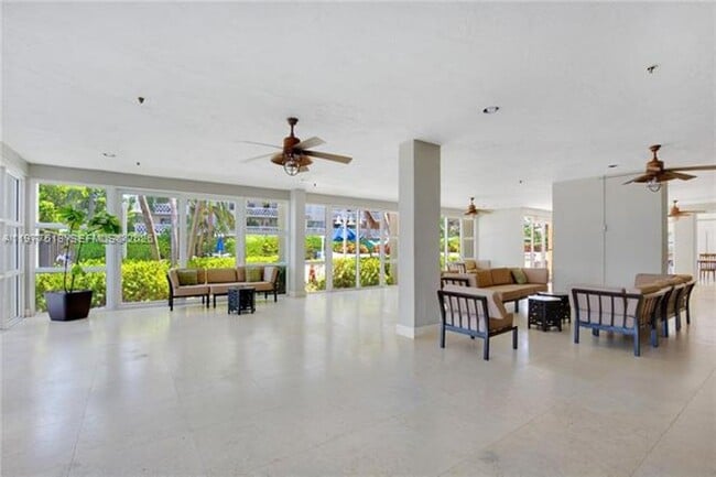 Building Photo - 1420 Brickell Bay Dr