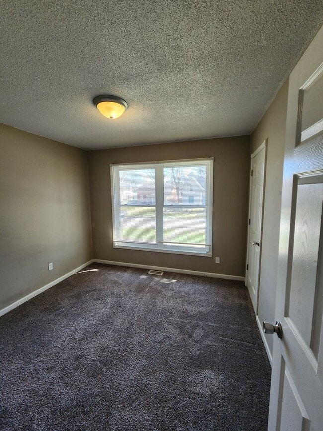 Building Photo - Beautiful 4 bed 2 bathroom house