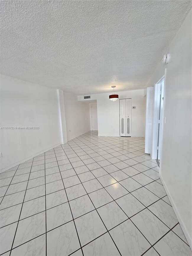 Building Photo - 7440 Harding Ave