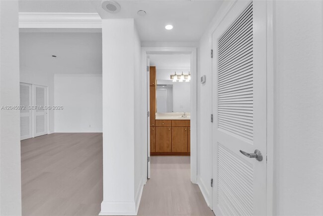 Building Photo - 401 69th St