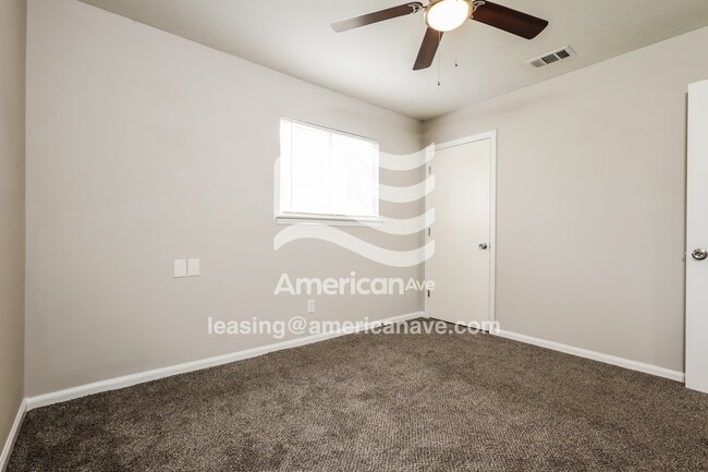 Building Photo - 904 Kirkland Dr