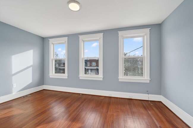 Building Photo - Gorgeous 4br/2ba in Brookland with Parking!