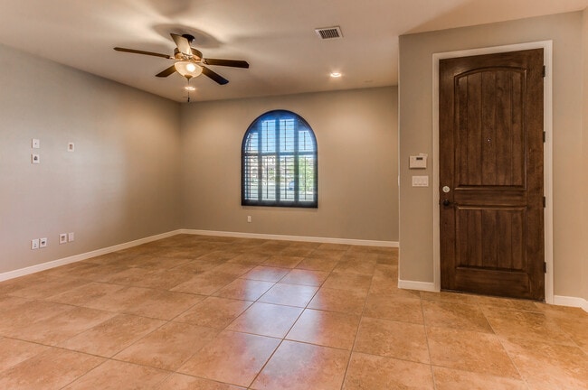 Building Photo - Home For Rent - Beautiful 4 Bedroom Home in Tierra Del Este Subdivision w/ Refrigerated Air!