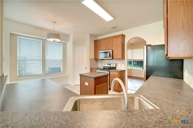 Building Photo - 121 Park Ln