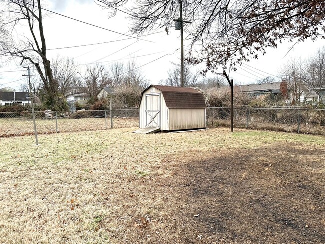 Building Photo - NEWLY REMODELED 3 BEDROOM 1 BATH IN WEBB C...