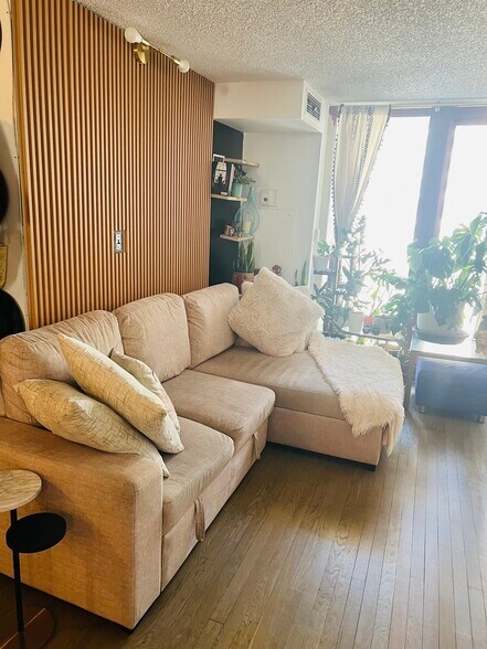 LivingSpace - 200 N Dearborn St