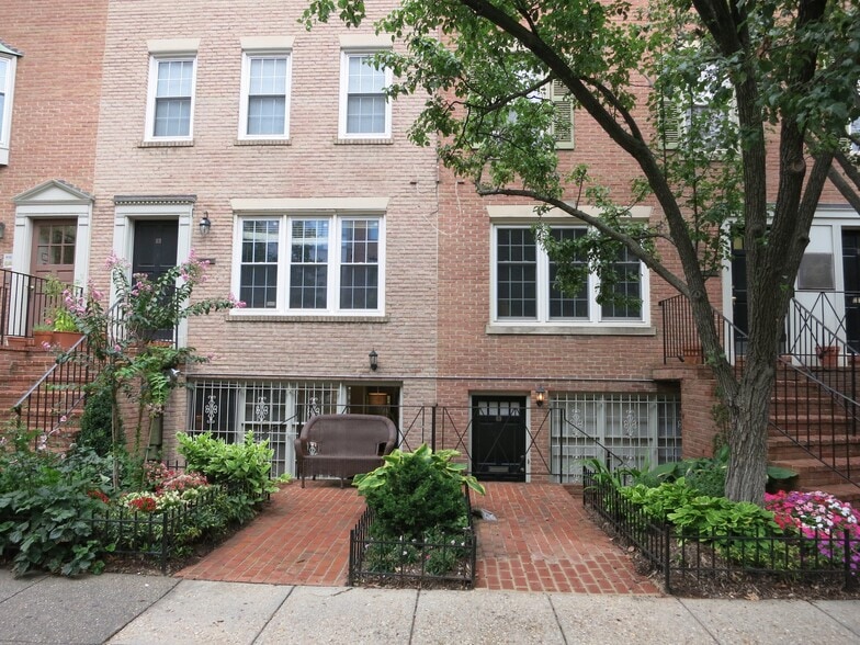Ground level - 1755 Q St NW