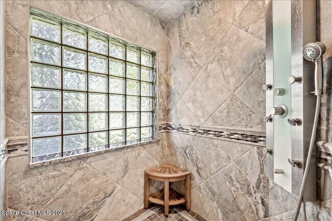 Building Photo - 5867 Treasure Ln