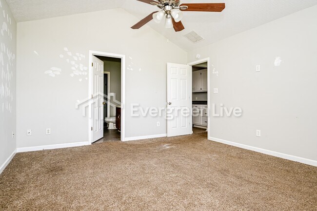 Building Photo - 100 Cody Dr