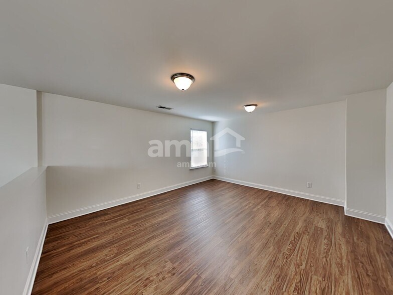 Building Photo - 713 Cyprus Ave