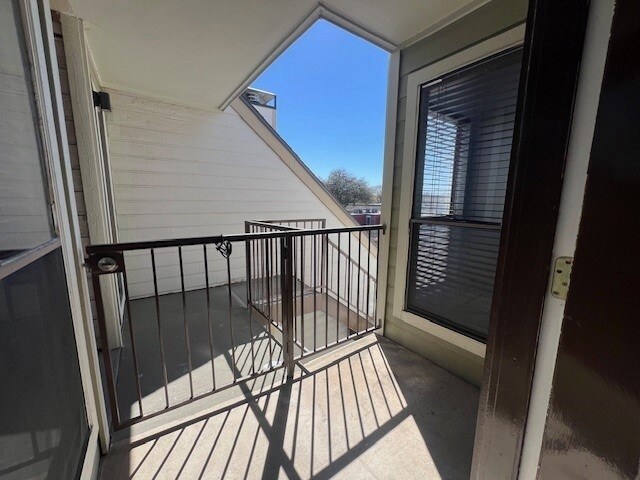 Building Photo - 3125 Sondra Dr