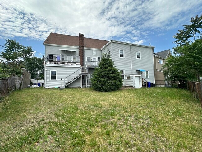 Building Photo - 491 Lynn St
