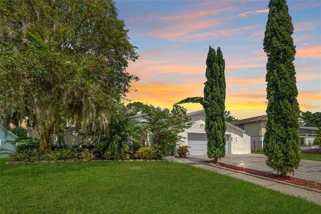 Building Photo - 15722 GardenSide Ln