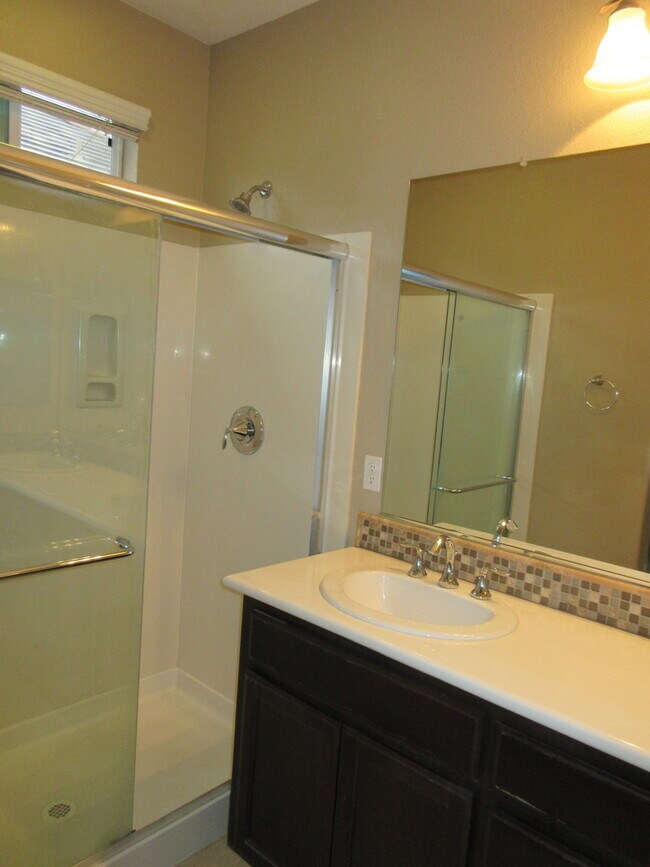 Building Photo - Updated Condo with Balcony in the Rivage at The Parkway