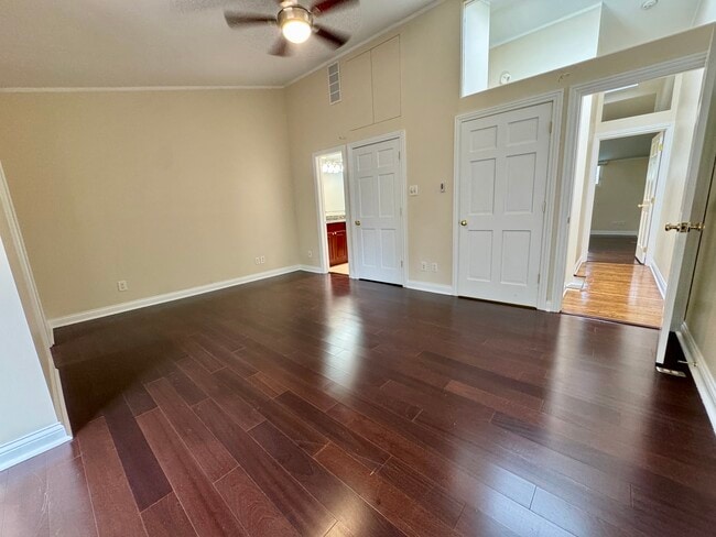 Building Photo - 1628 N Mohawk St