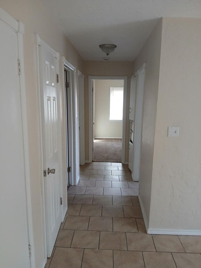 Building Photo - 2312 NW 46th- AVAILABLE NOW!