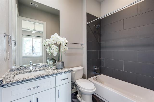 Building Photo - 3816 Roseland Ave