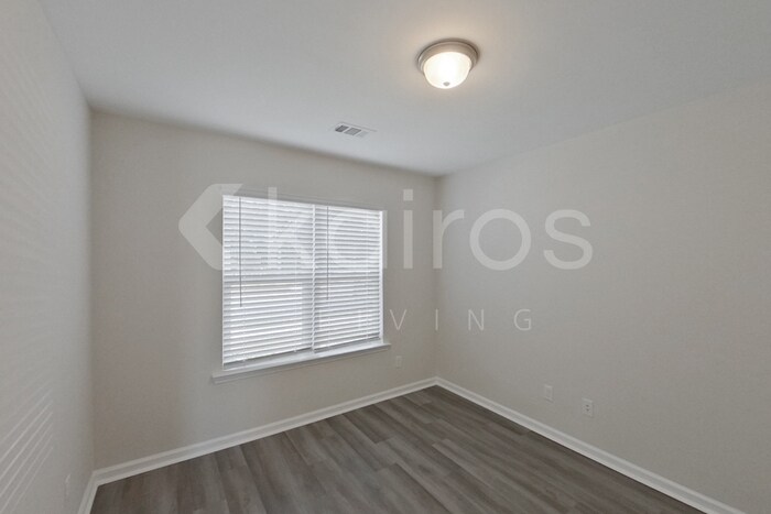 Building Photo - 105 Colonial Wy