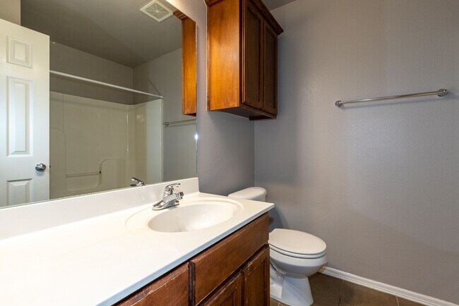 Building Photo - 3 Bed / 2 Bath in Owasso!