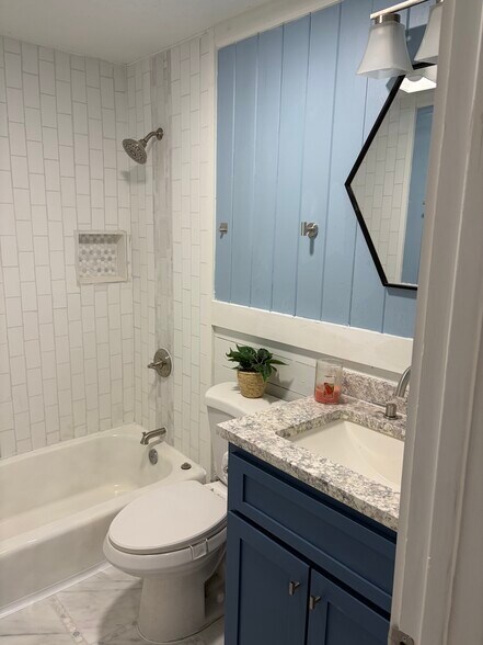 Building Photo - 5329 Cherry St