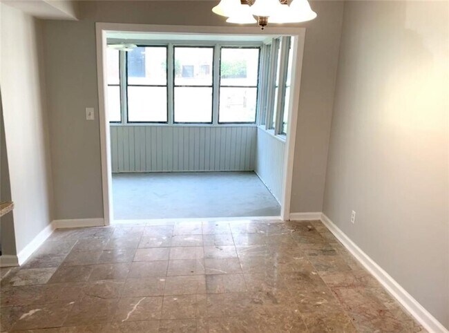 Building Photo - 145 Northwood Dr