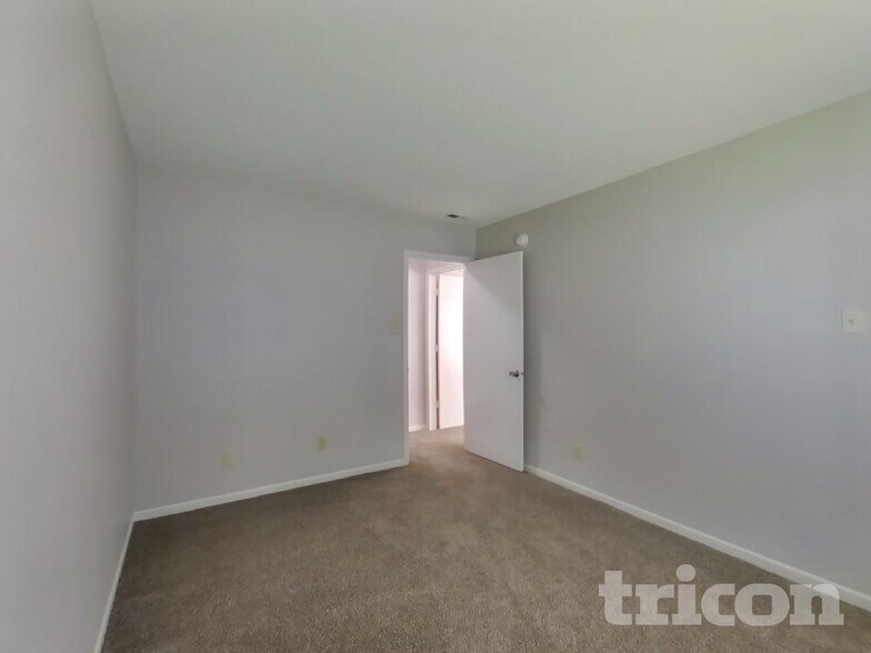 Building Photo - 5753 N Jamestown Dr