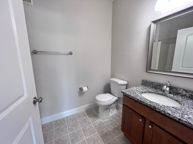 Building Photo - 3020 E Stillwater Lndg