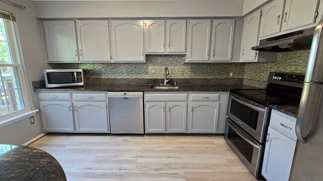 Building Photo - 6157 Green Hollow Ct