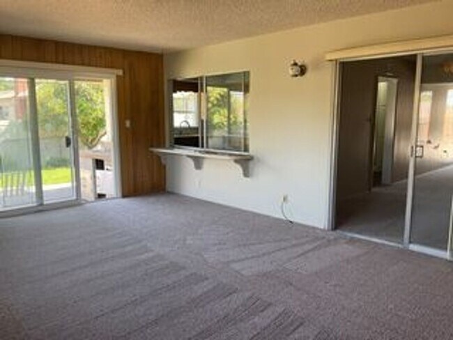 Building Photo - 5 bed 2 Bathroom in Riverside