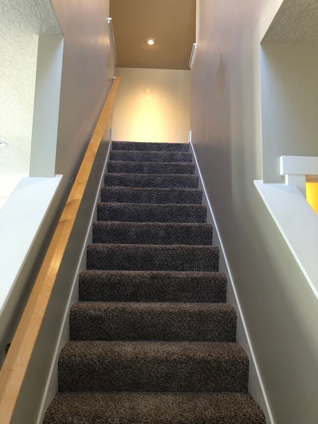 Building Photo - Gorgeous Lehi Townhome