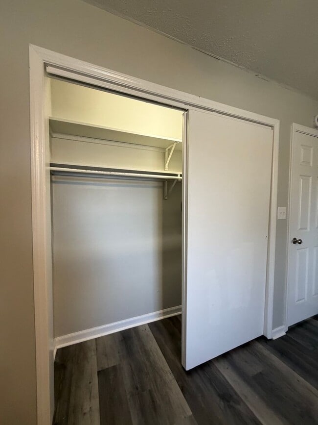 Building Photo - Location!!!!