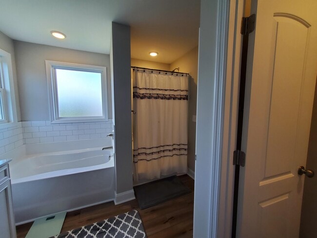 Building Photo - 106 Ridge Cove Ln