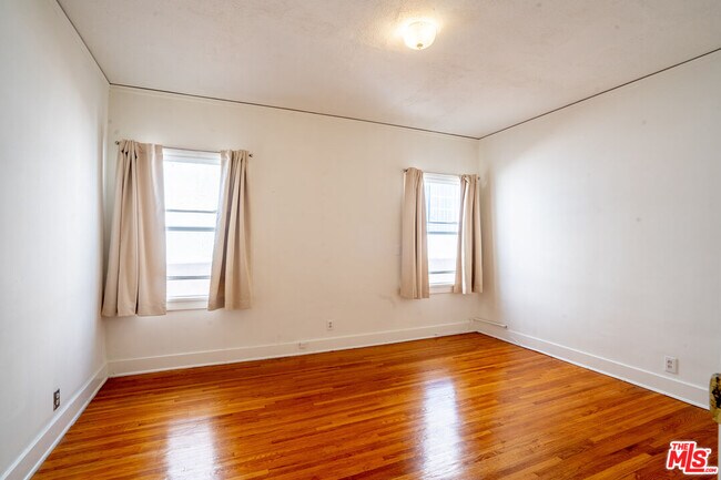 Building Photo - 162 S Berendo St