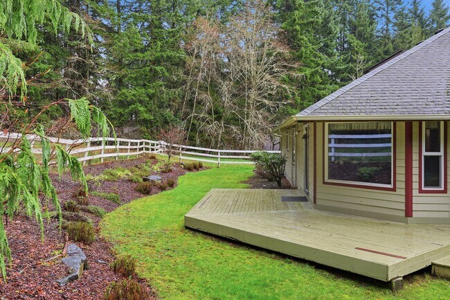 Building Photo - Move in ready! 3 bed, den, 2 bath rambler on 4.62 acres with pasture in Tumwater School District.