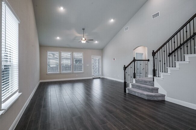 Building Photo - 15915 Durian St