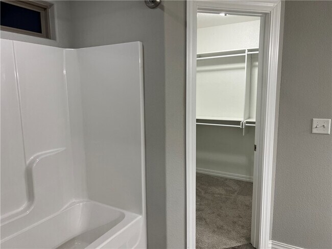 Building Photo - 1001 Tulip St