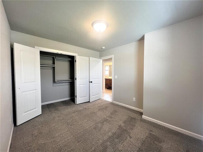 Building Photo - 10012 Glover River Dr