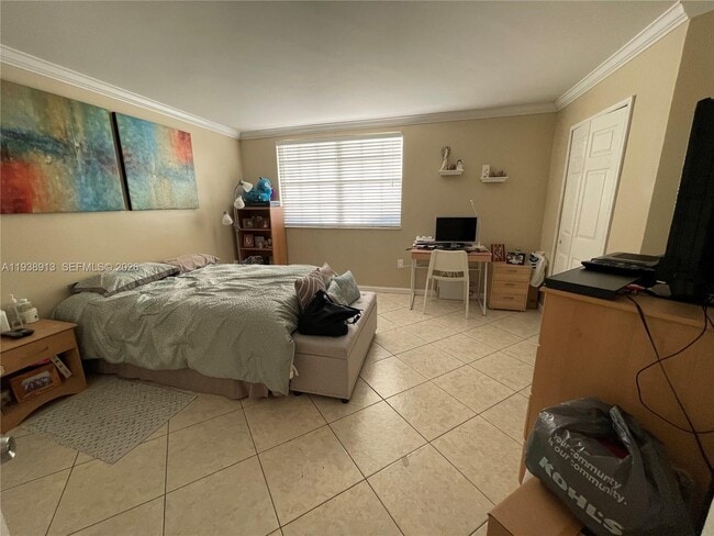 Building Photo - 9711 Fontainebleau Blvd