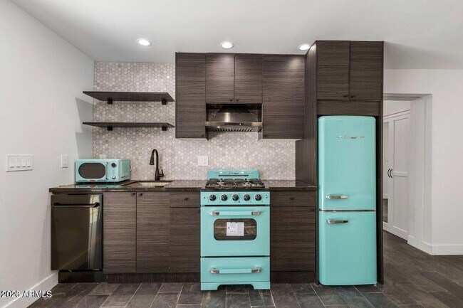 Building Photo - 912 E Roosevelt St