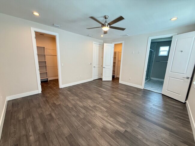 Building Photo - W McElroy Ave #3