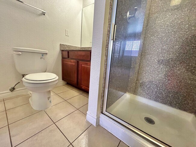 Building Photo - ADORABLE 2 BEDROOM 2 BATHROOM 1ST FLOOR CONDO