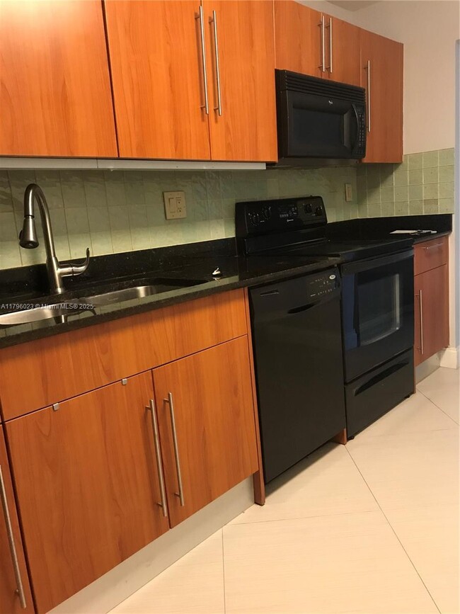 Building Photo - 3001 S Ocean Dr