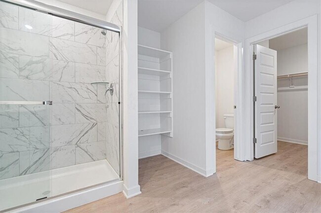 Building Photo - 1051 EMERALD St