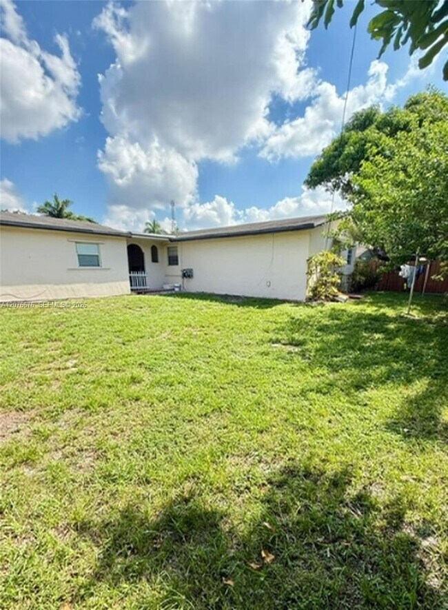 Building Photo - 4088 SW 51st St