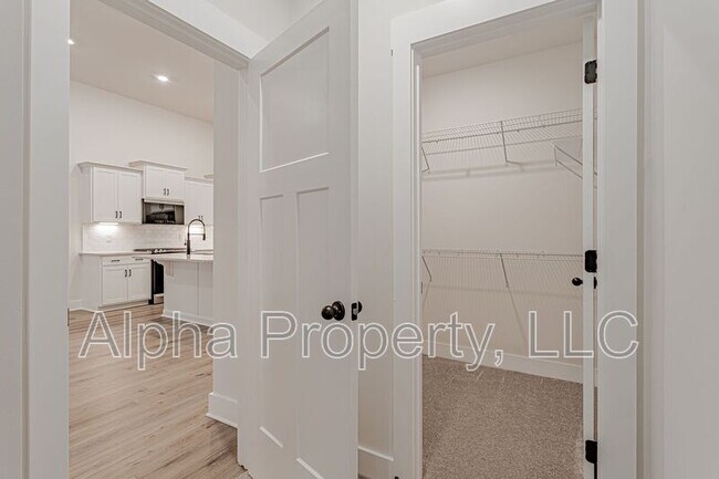Building Photo - 1554 Shallons Ct