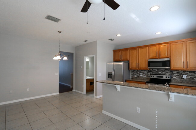 Building Photo - Spacious 3-Bedroom Townhouse with 3.5 Bath...